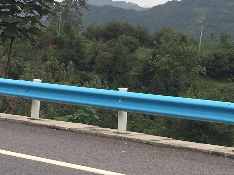 云南路側(cè)護欄板