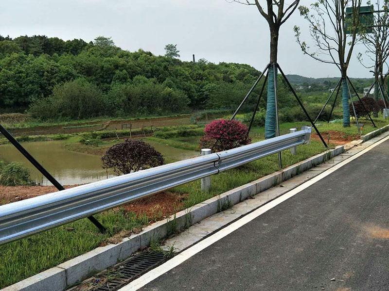 云南路側(cè)護欄板