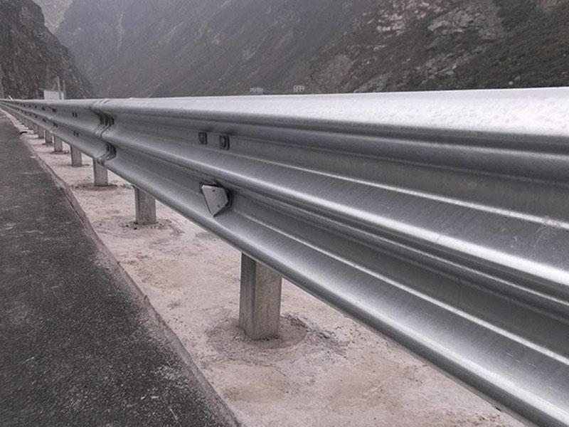 云南路側(cè)護欄板